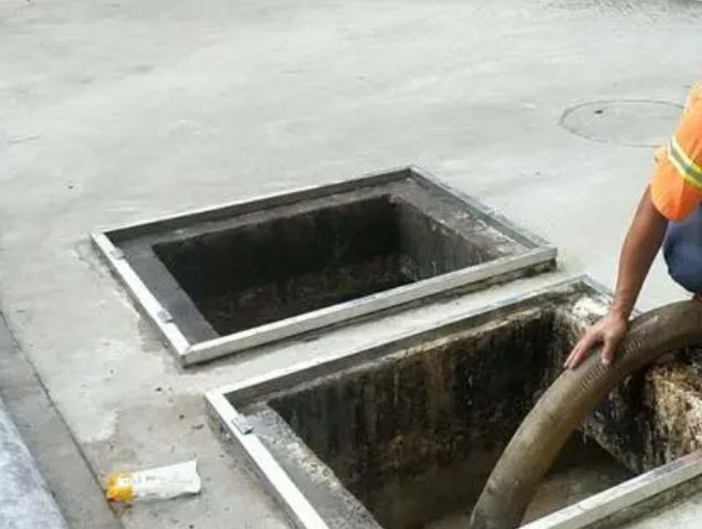 曲松化粪池清理